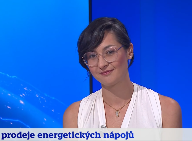 Eliška Selinger v 90’ČT24: Dětem pijícím energetické nápoje hrozí i dlohodobé následky